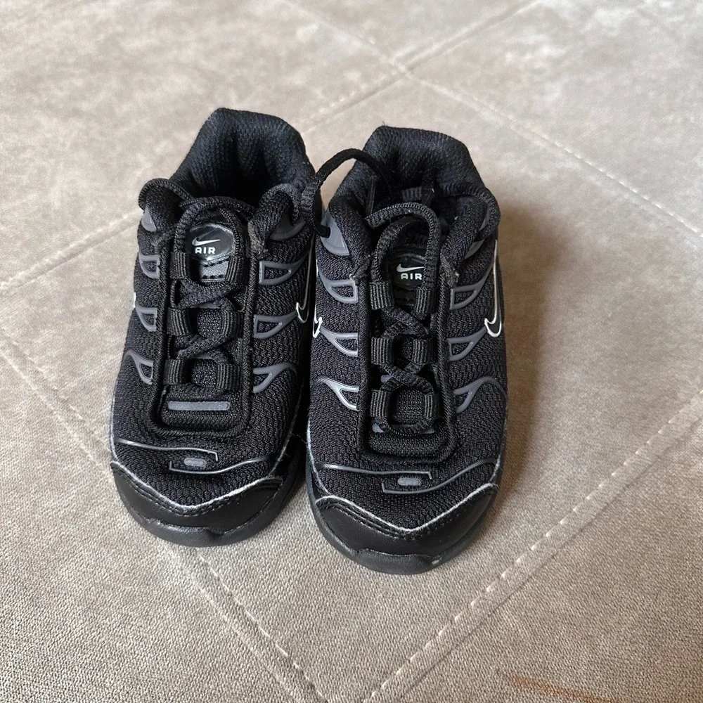 Nike Black Sneakers with Chunky Sole and Breathable Upper